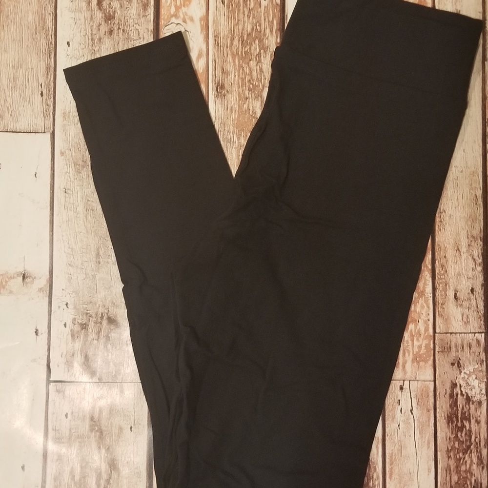 Buttery Soft solid black leggings